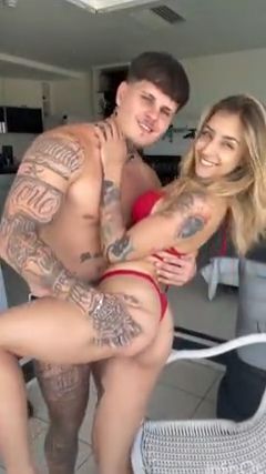 Yasmin Pariz fodendo com vizinho pauzudo